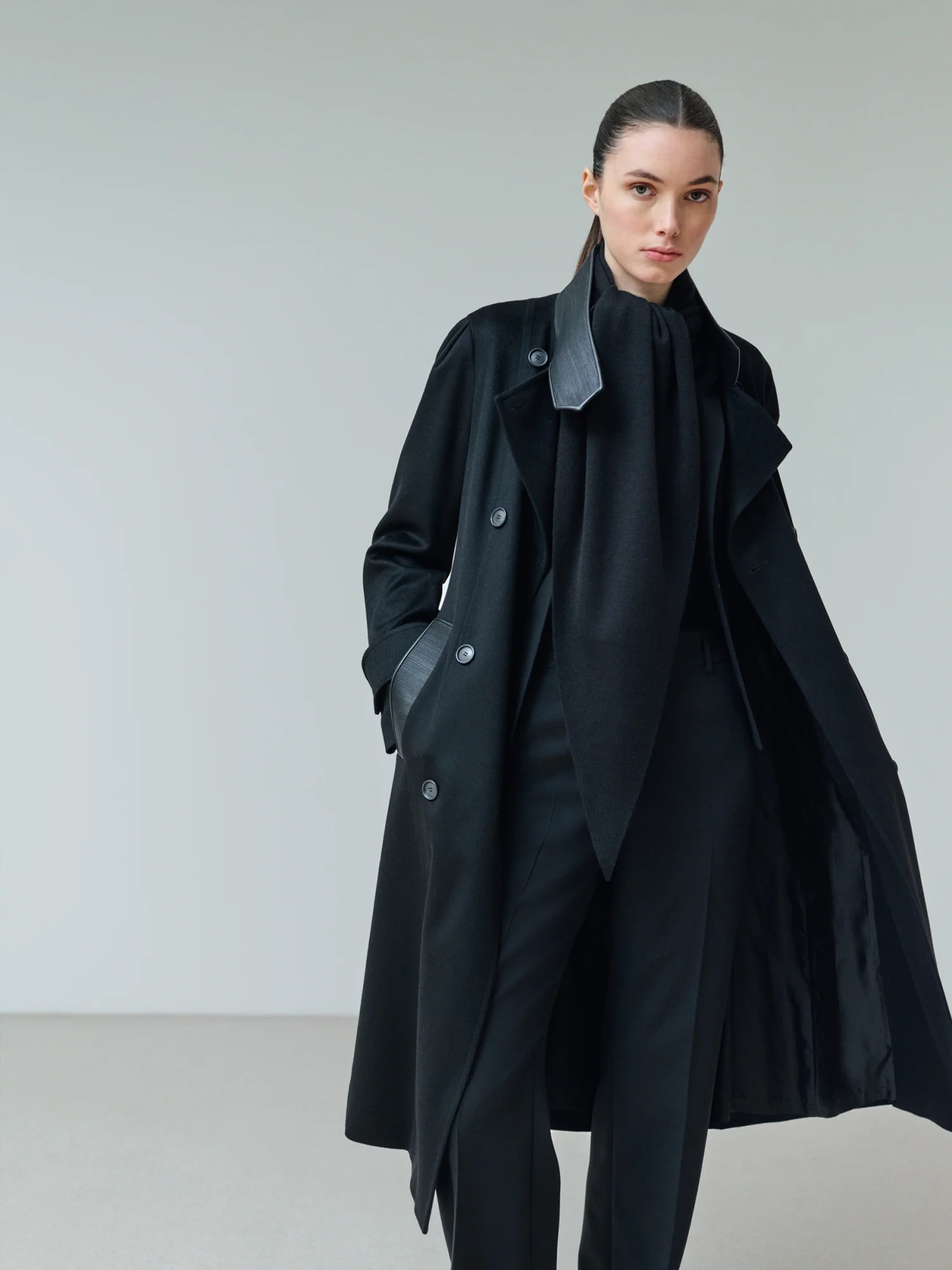 Cashmere Coat with Horsehair Collar and Pocket - Image 5