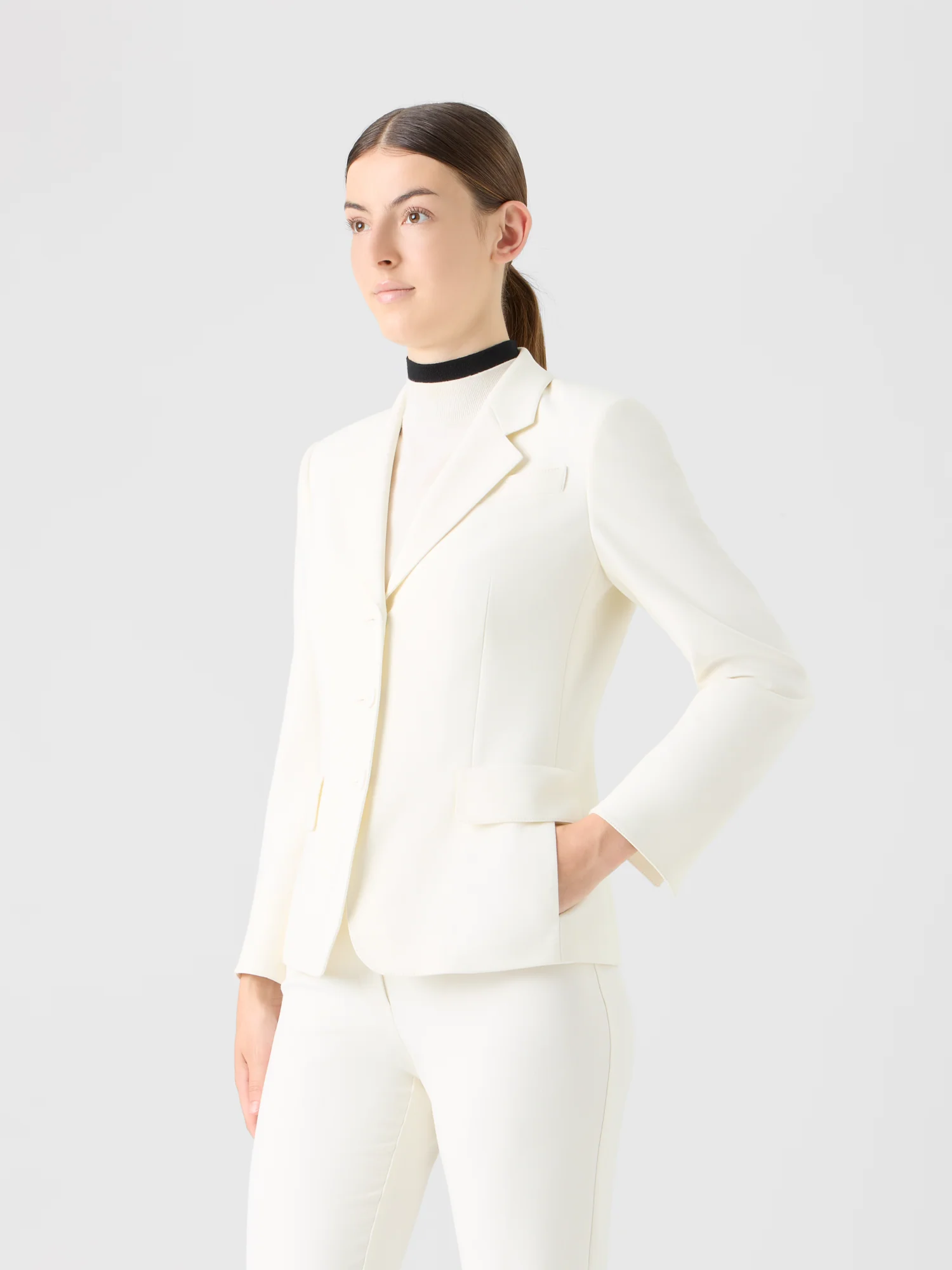 Pebble Crêpe Three-Button Blazer - Image 4