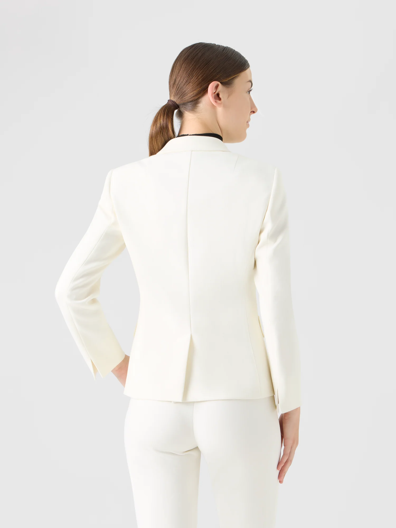 Pebble Crêpe Three-Button Blazer - Image 5