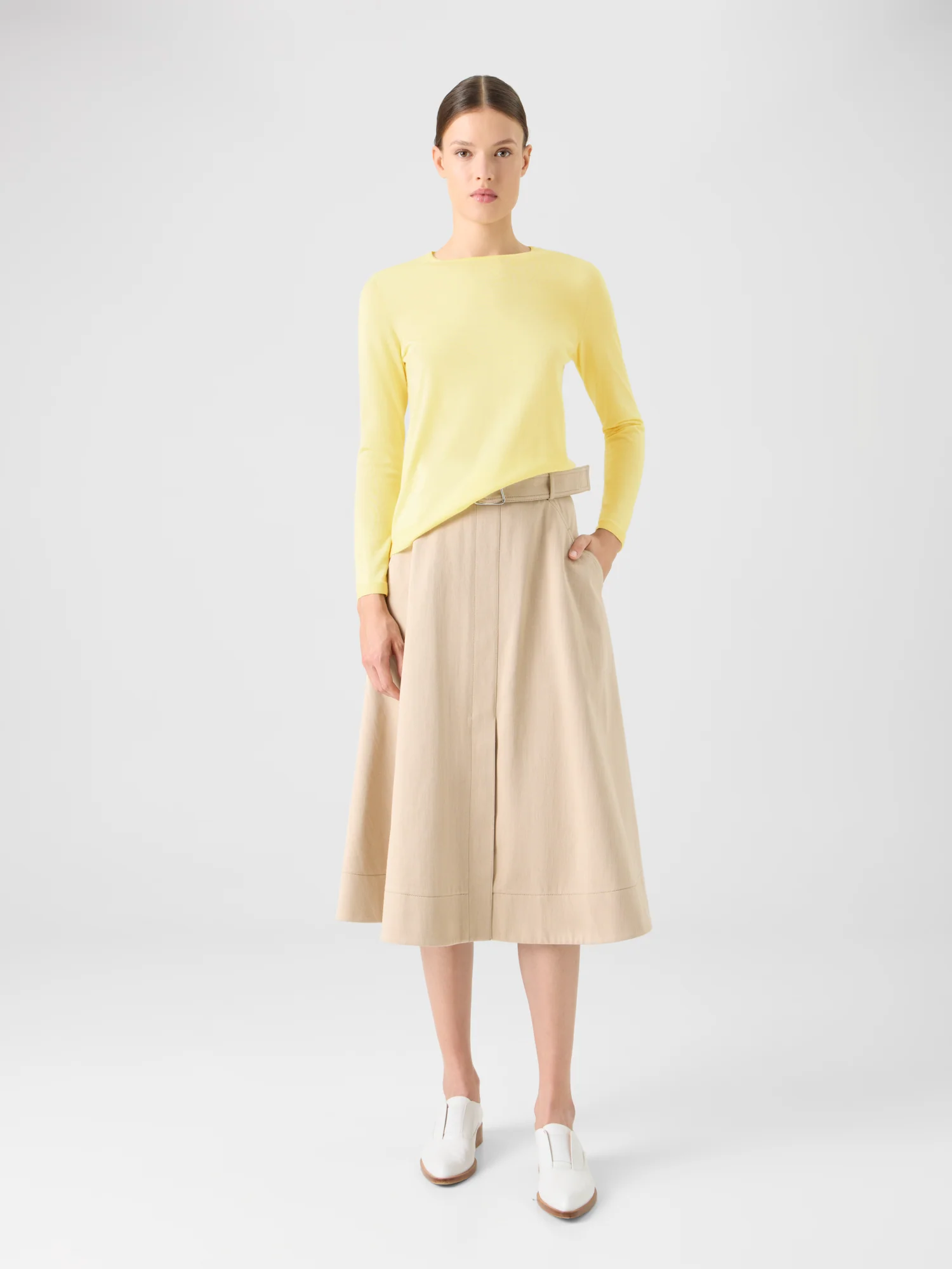 Seamless Crew Neck Sweater in Cashmere Silk - Image 2