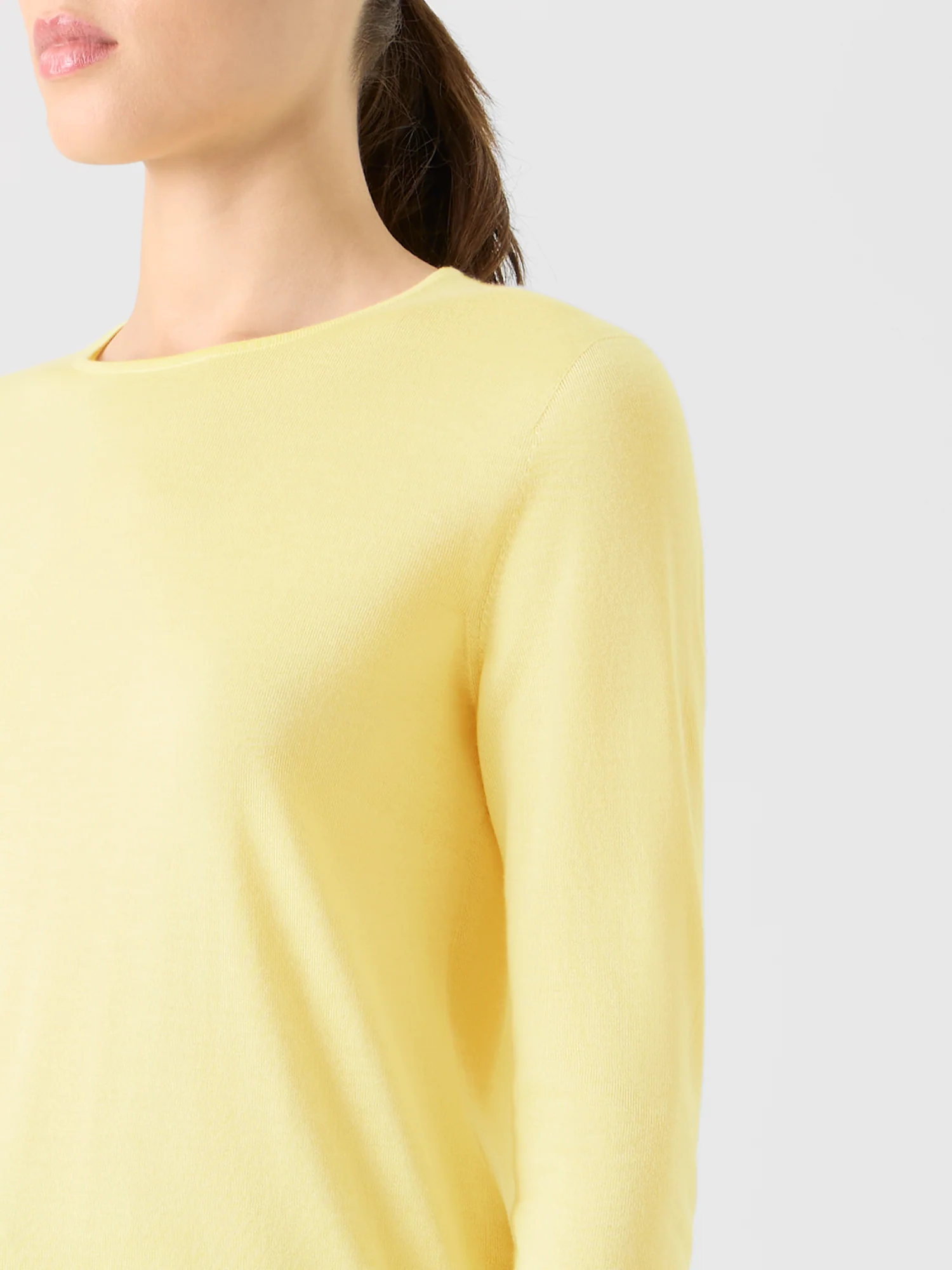 Seamless Crew Neck Sweater in Cashmere Silk - Image 4
