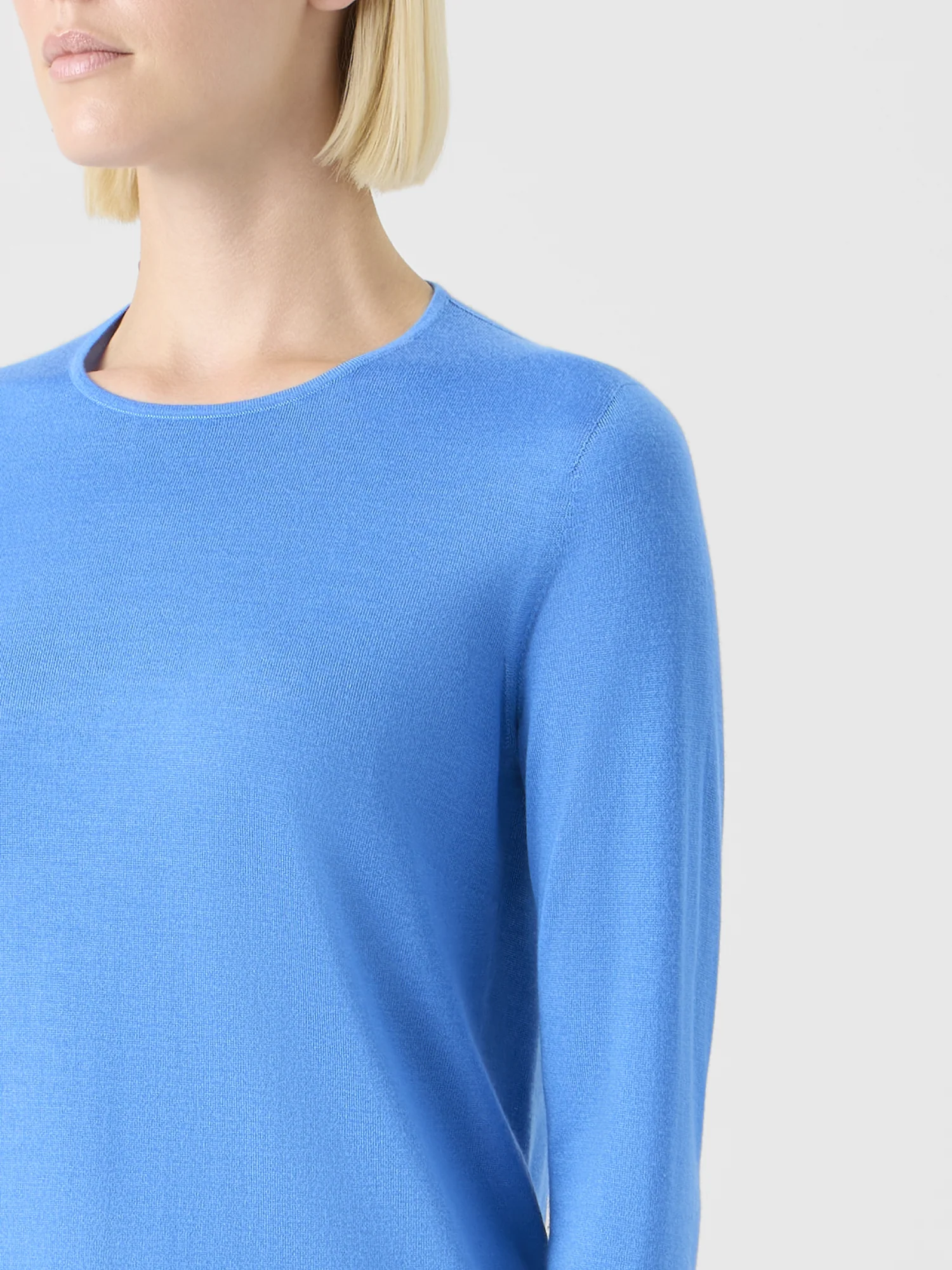 Seamless Crew Neck Sweater in Cashmere Silk - Image 3