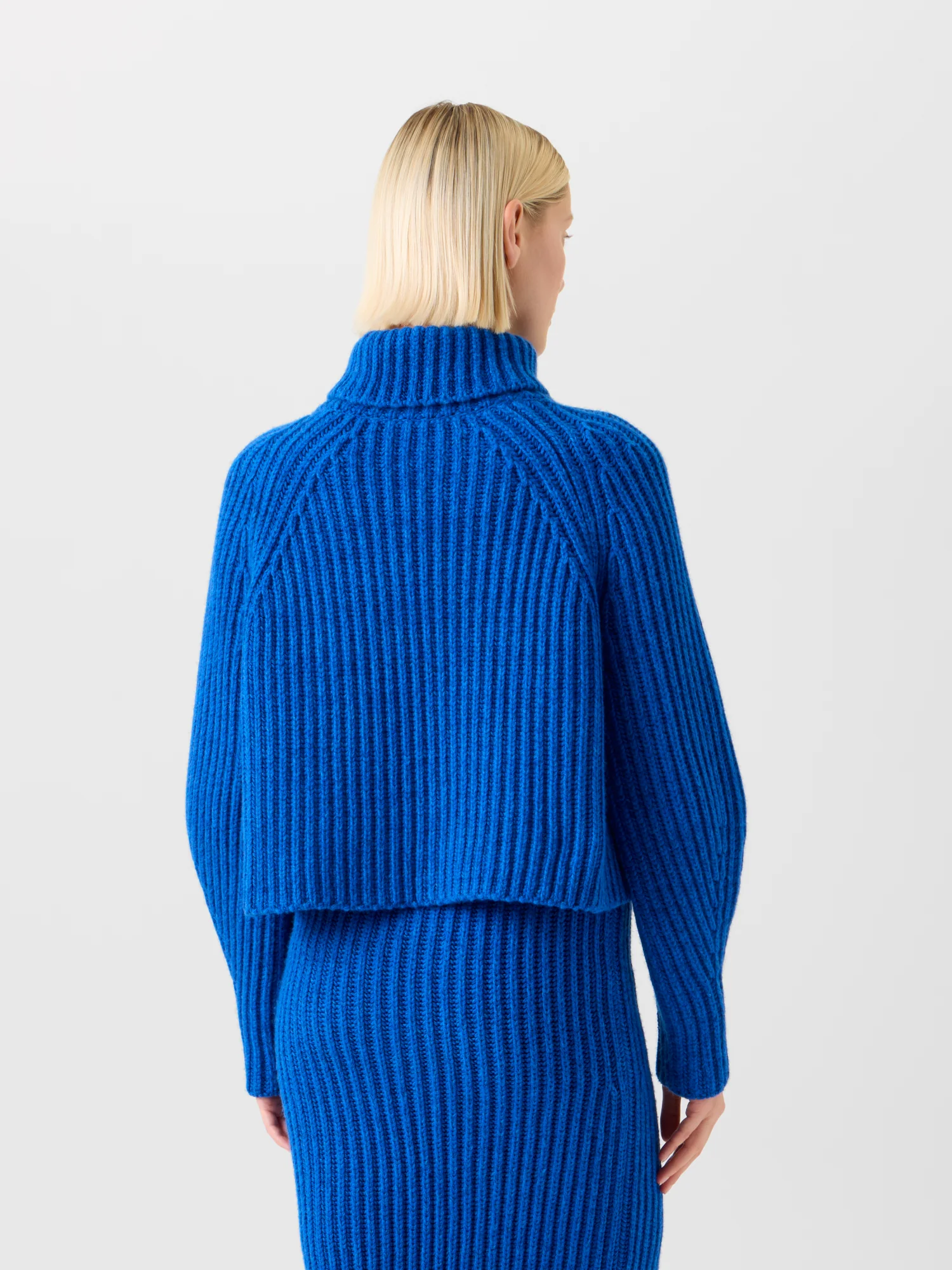 Cropped Cashmere Chunky Rib Turtle Neck Sweater - Image 5