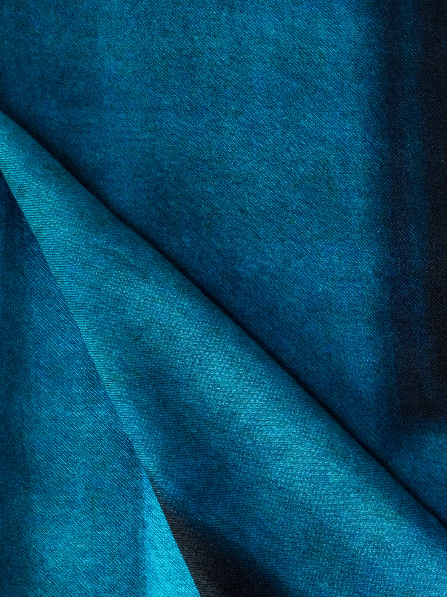 Scarf in Cashmere and Silk with Window Print - Image 2