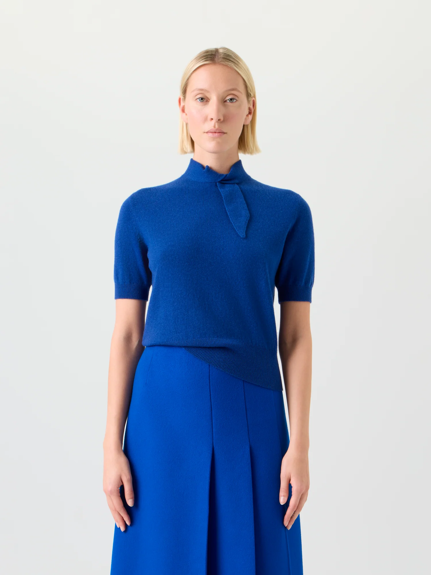 Short Sleeve Cashmere Sweater with Knot Detail - Image 2