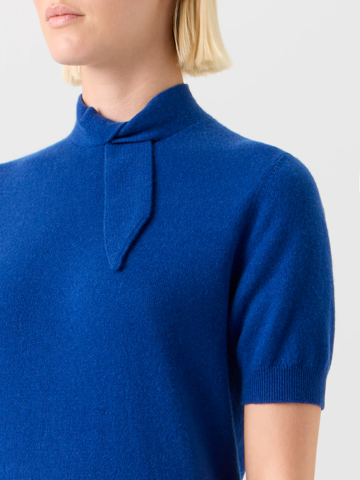 Short Sleeve Cashmere Sweater with Knot Detail - Image 4