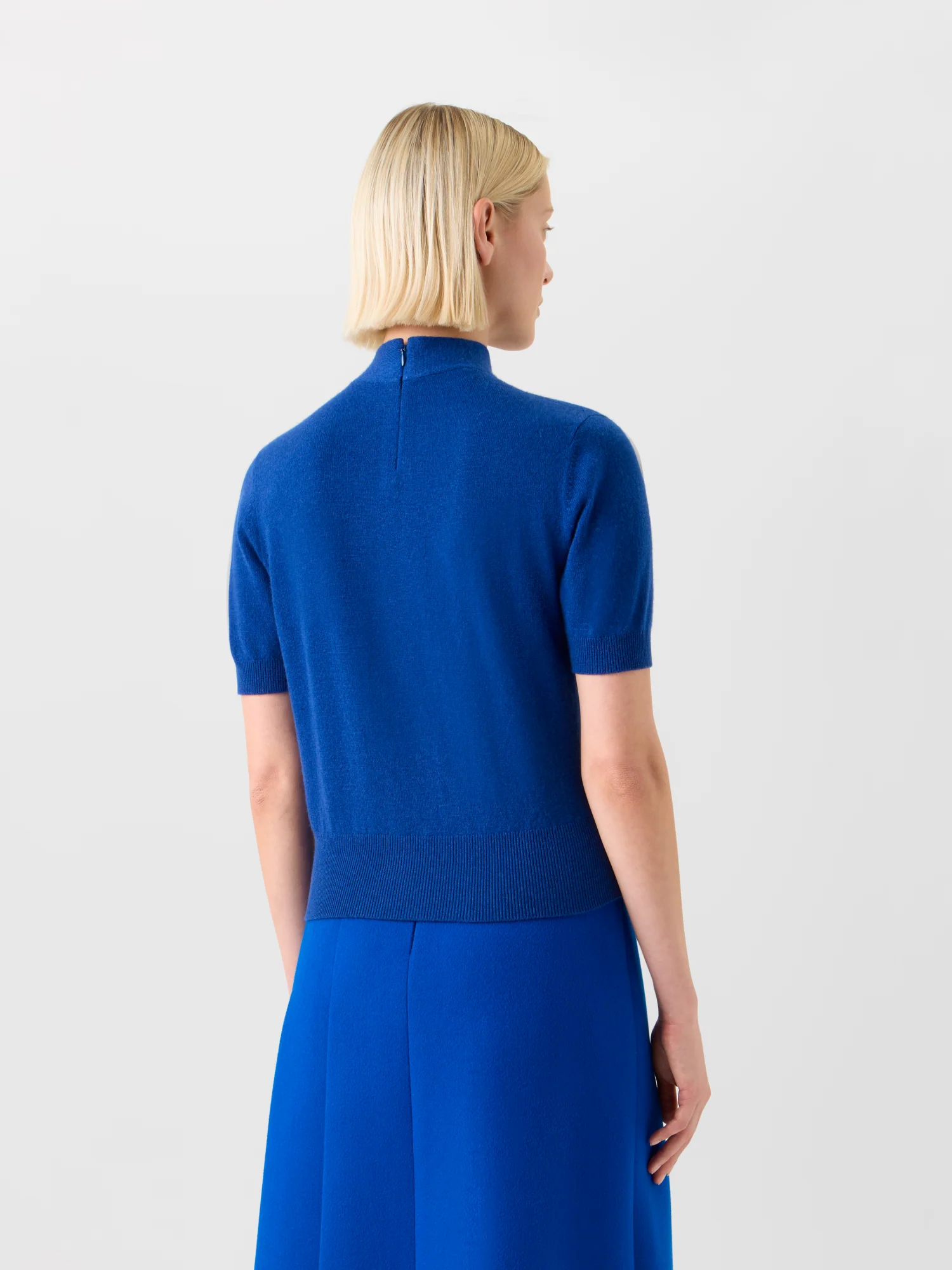 Short Sleeve Cashmere Sweater with Knot Detail - Image 6
