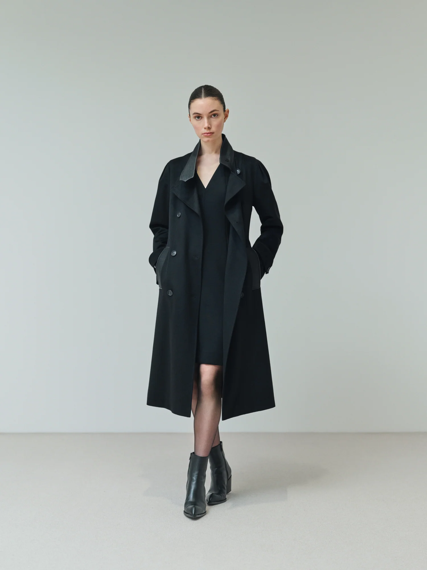 Sleeveless V-Neck Wool Double-Face Sheath Dress - Image 2