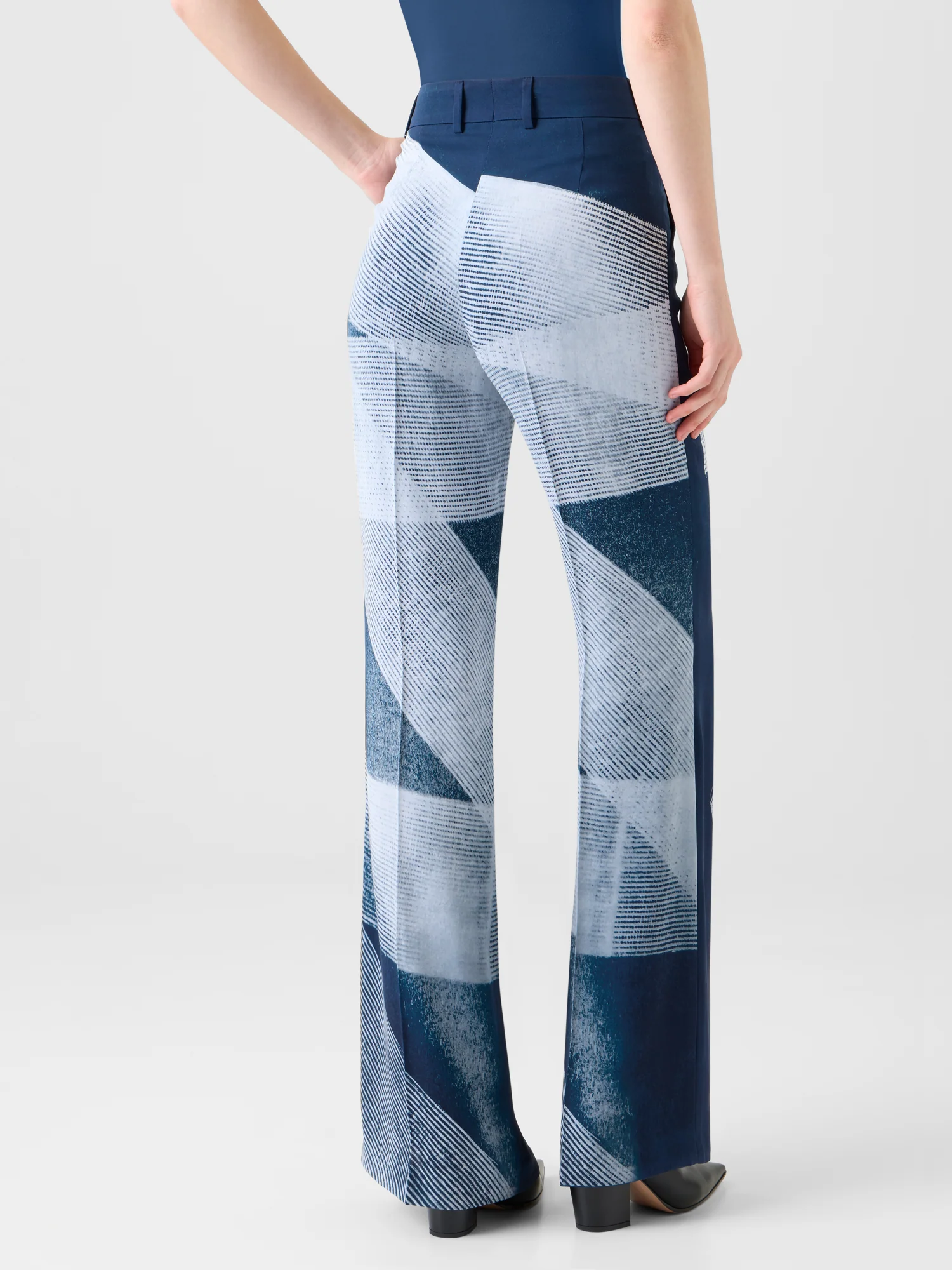 Wide Straight Silk Pants in Zigzag Print - Image 5